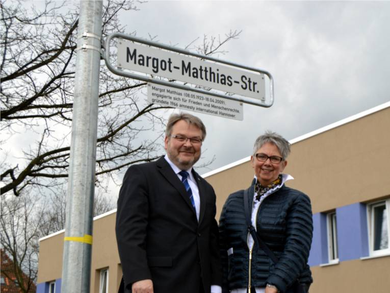 Bürgermeister Herrmann und Bezirksbürgermeisterin Schlienkamp des Stadtbezirks Ahlem-Badenstedt-Davenstedt.