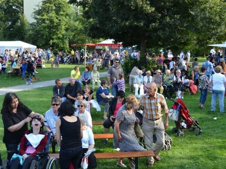 Das gute Sommerwetter lockte in diesem Jahr viele Besucher an den Märchensee zum Stadtteilfest Sahlkamp-Vahrenheide.