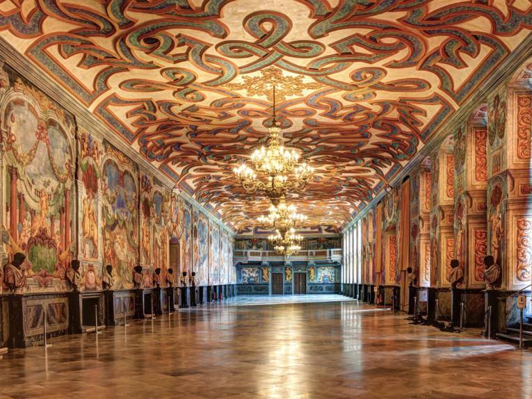 Blick in den schmuckvollen Hauptsaal der Galerie Herrenhausen