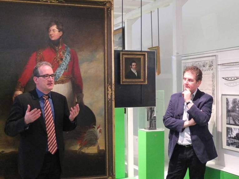 Dr. Christian Vogel (li., Landesmuseum) und Dr. Thomas Schwark (Historisches Museum) stellen die Planung vor.