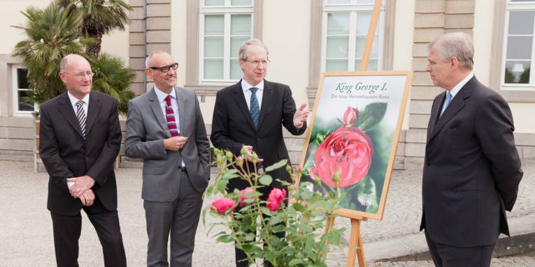 Armin Eßer, Ronald Clark, Stefan Schostok und Prinz Andrew bei der Taufe der Rose "King George I."