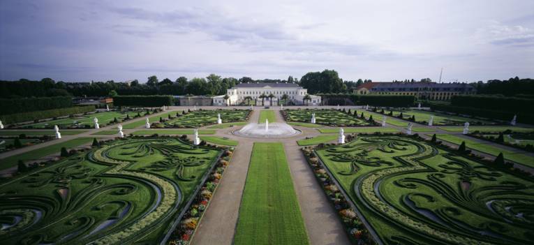 Parterre mit Schloss