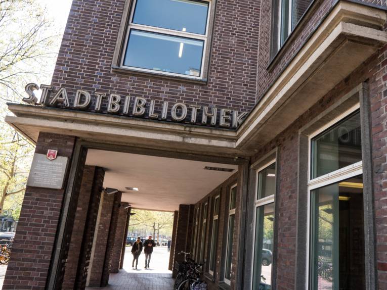 Durchgang der Stadtbibliothek Hannover