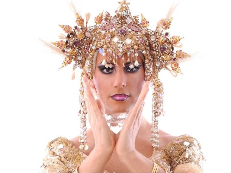 Travestiestar Ivy Star