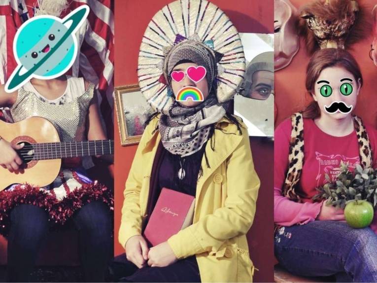 Collage, die drei bunt gekleidete Menschen zeigt. 