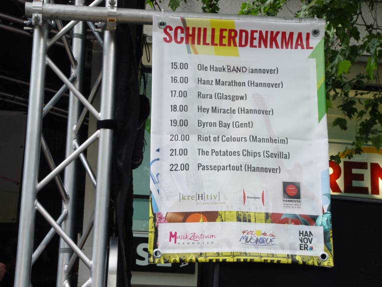 Künstler aus den UNESCO City of Music-Partnerstädten Mannheim, Gent, Sevilla und Glasgow rocken gemeinsam mit hannoverschen Bands die Bühne am Schillerdenkmal.