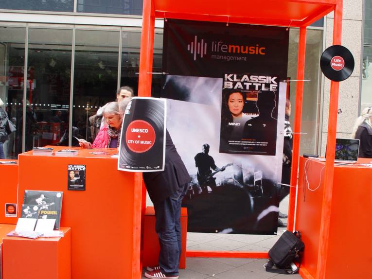 UNESCO City of Music-Stand am Schillerdenkmal