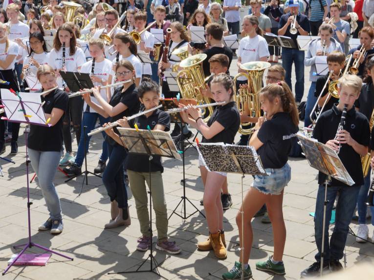 Junge Bläserinnen und Bläser setzten den Startpunkt für die Fête de la Musique Hannover 2016.