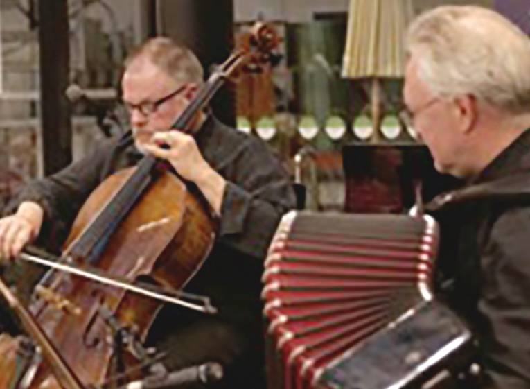 Roland Baumgarte (Cello) & Laszlo Gulyas (Akkordeon)