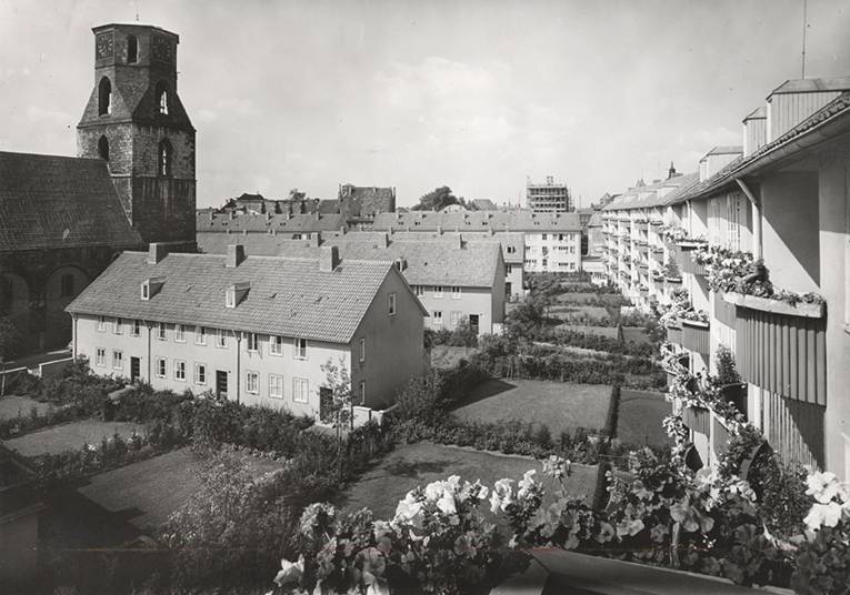 Kreuzkirchenviertel mit Kreuzkirche, Goldener Winkel, Rückfronten Am Marstall. Foto von Hans Wagner, um 1952