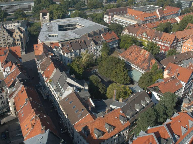 Blick auf das Historische Museum und die Altstadt vom Turm der Marktkirche aus gesehen.
