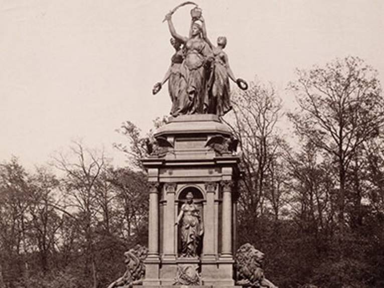Kriegerdenkmal am Emmichplatz (Ausschnitt) Foto