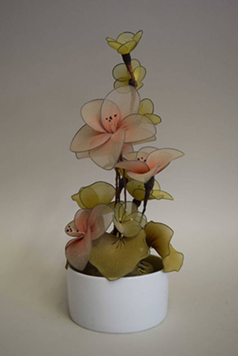 Blumengesteck aus Seidenstrümpfen, 1950er Jahre