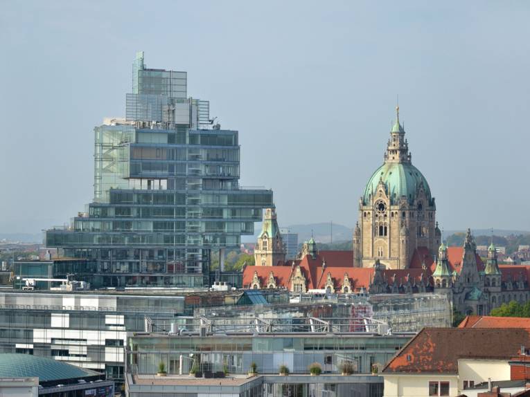 Blick auf das Neue Rathaus und die NordLB 