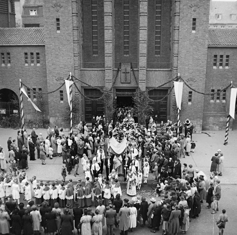 Fronleichnamsprozession der St. Heinrichsgemeinde, Foto von Wilhelm Meyer,1951