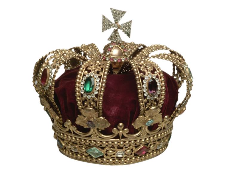 
Totenkrone Georgs V. 
Nachbildung der hannoverschen Königskrone, benutzt zum Schmücken des Sarges Königs Georg V. bei der Aufbahrung in Paris und der Beisetzung in Windsor. Aus Messing, vergoldet, mit Steinen aus buntem Glas, das Innere aus rotem Samt. Höhe 20cm