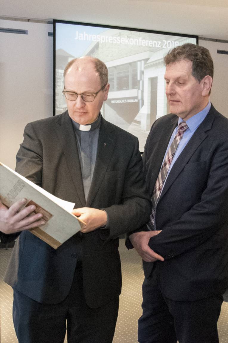 Probst Martin Tenge und Museumsleiter Dr. Thomas Schwark