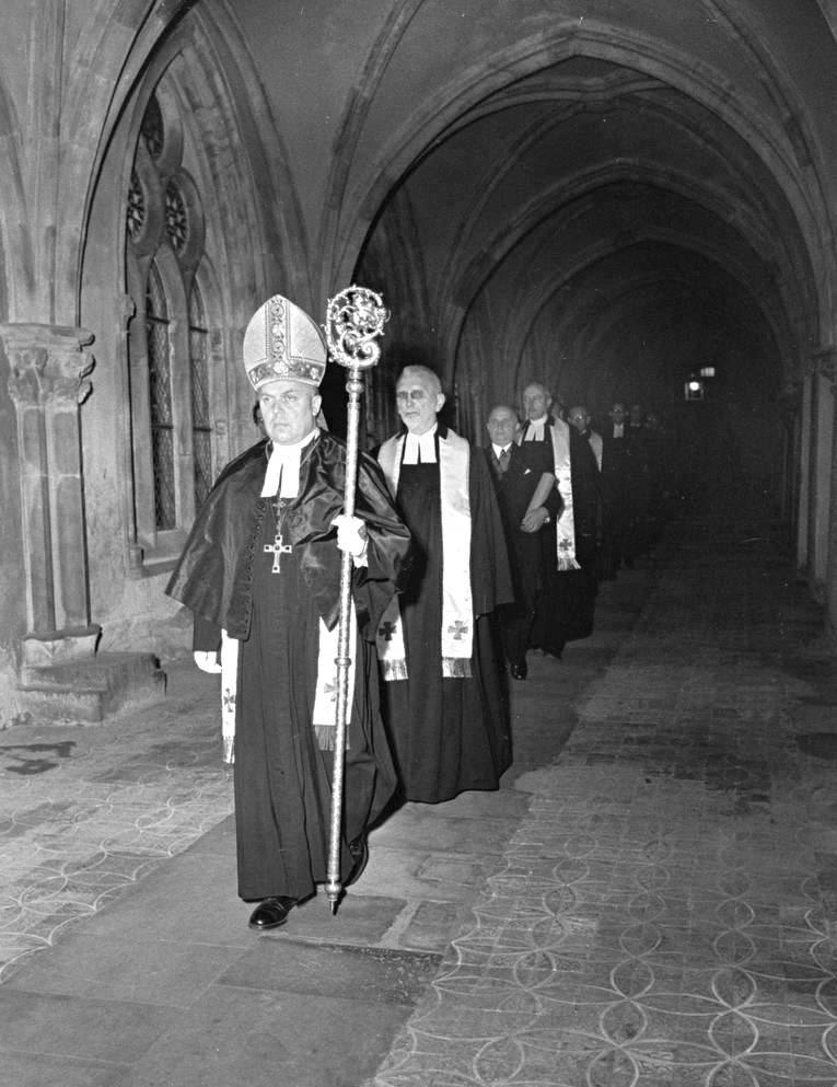 Landesbischof Lilje im Kloster Loccum, Foto von Wilhelm Hauschild,1950