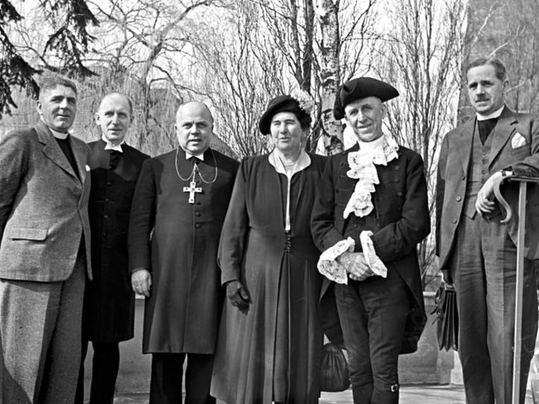 Landesbischoff Hanns Lilje mit schottischem Geistlichen, Foto von Wilhelm Hauschild,1950