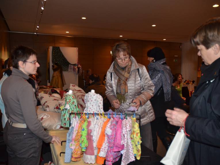 Bildauschnitt vom Stand der Schneiderinnen