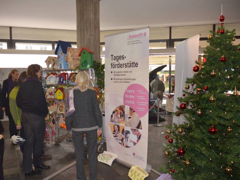 Basar des Annastifts Blick auf den Stand der Tagesförderstätte