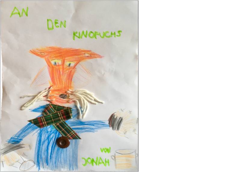 Jonah hat den Kinofuchs gemalt und gebastelt mit Schnurrhaaren aus Wolle, einem Schal und einem Knopf