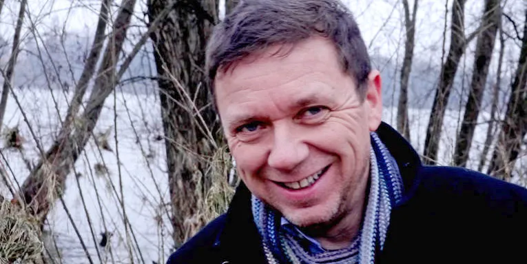 Lächelnder Mann. 