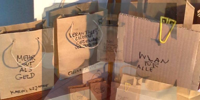 Aus Installationen der vergangenen zehn Jahre inszeniert die Künstlerin Inge-Rose Lippok einen Erlebnisraum.