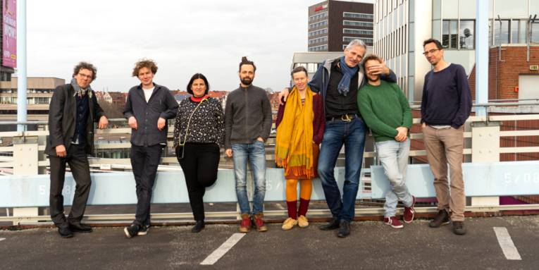 v.l.n.r.: Benjamin Förster-Baldenius, Robin Höning, Cagla Ilk, Thomas Posth, Lotte Lindner, Till Steinbrenner, Jean Peters, Aljoscha Begrich 