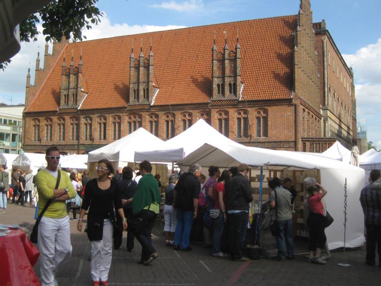 18. Markt für Kunst und Handwerk in der Altstadt 	