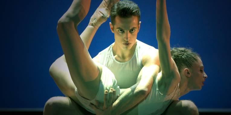 Produktion "Three is a Party"; Choreograph: Jörg Mannes; Tänzer: Giada Zanotti, Orazio Di Bella
