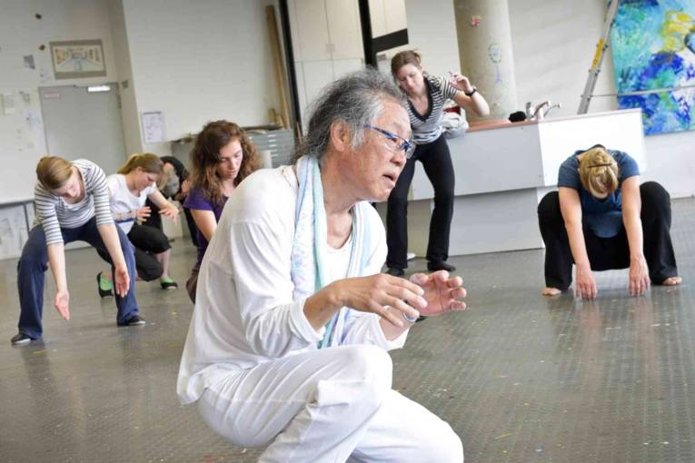 Tadashi Endo bei einer Tanz-Performance