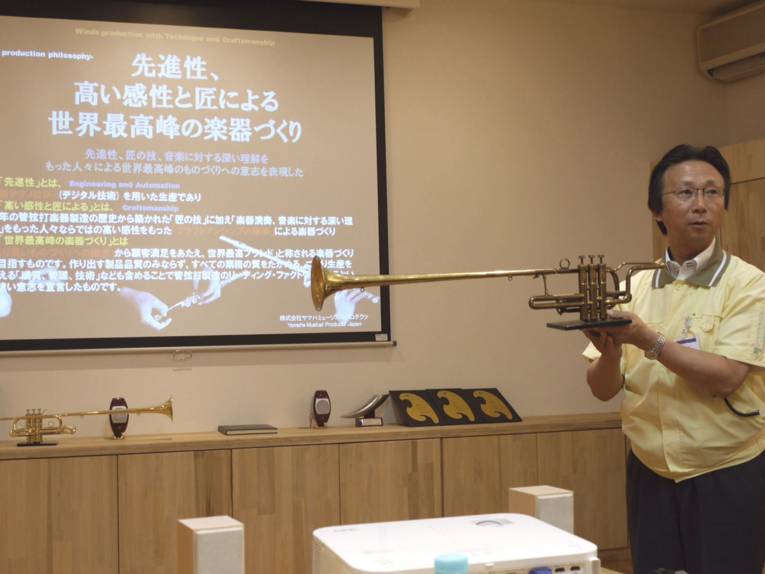 President Takuya Nakata der Yamaha Music Corporation/ Blasinstrumente-Fertigung Hamamatsu