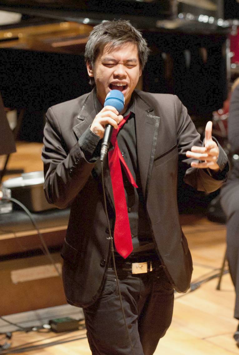 Singer/Songwriter Vinh Khuat