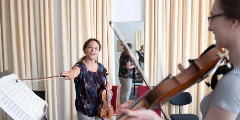 Nach Wochen der Schließung wird in der Hochschule für Musik, Theater und Medien Hannover seit dem 2. Juni unter strengen Abstands- und Hygieneregeln wieder unterrichtet.