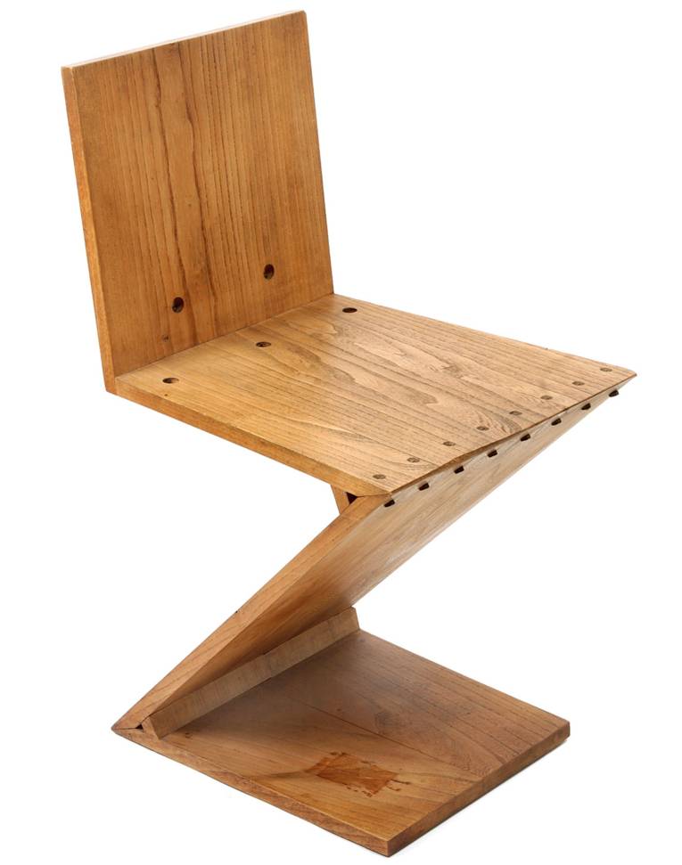 Zig-Zag-Stuhl aus der aktuellen Sonderausstellung "Sitzen beim Papst" 