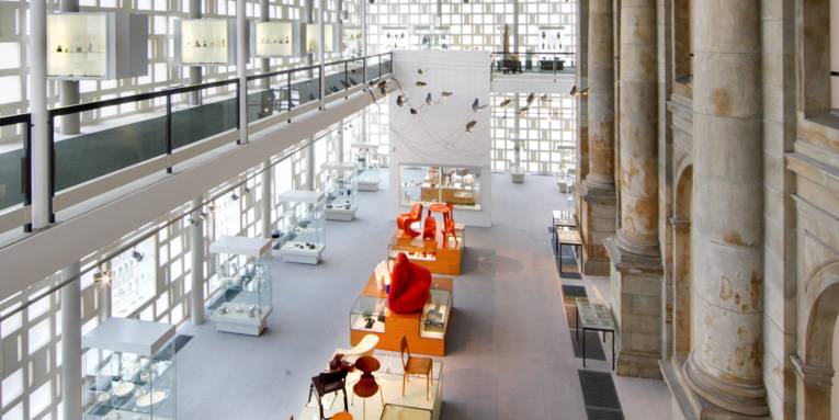 Ein Blick auf einige Ausstellungsstücke der Abteilung Angewandte Kunst / Design