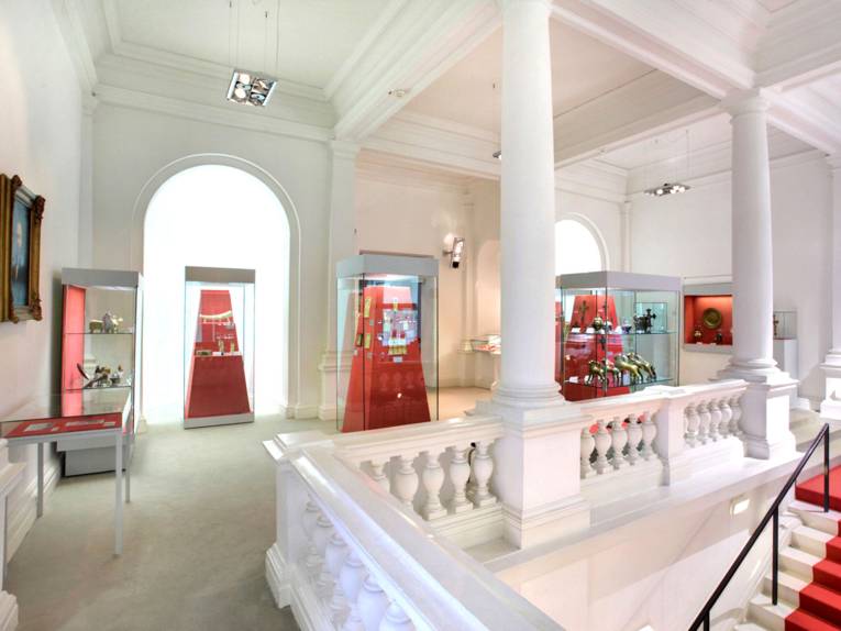 Innenansicht mit Teilen des historischen Treppenhauses heute