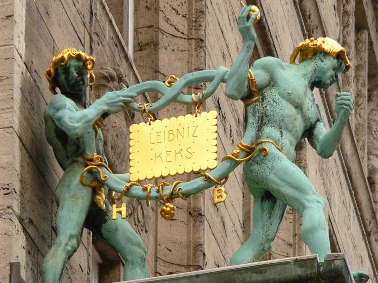 Rechteckig, goldgelb gebacken, 52 Zähne: Ob Jung oder Alt - den "Leibniz-Butterkeks" von Bahlsen kennt in Deutschland fast jeder. Im Jahr 1889 begann die Erfolgsgeschichte des Gebäcks.