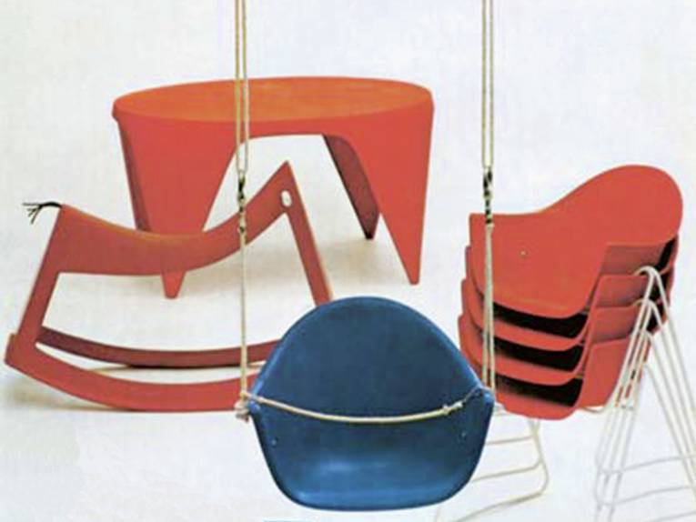 Kunststoffmöbel für Kinder in kräftigen Farben