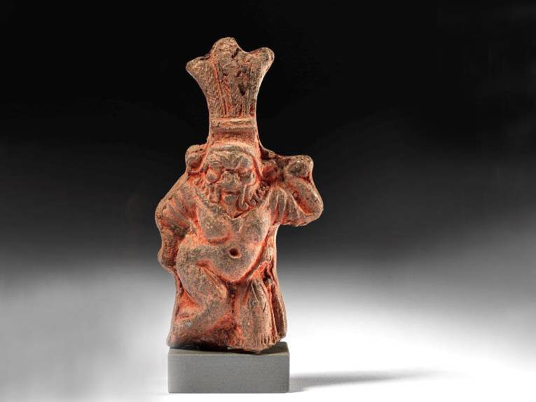 Keramik-Figur in Gestalt des tanzenden Dämon-Gottes Bes, römische Zeit Ägyptens, 1. Jh. n. Chr. (Kopenhagen: Ny Carlsberg Glyptotek) 