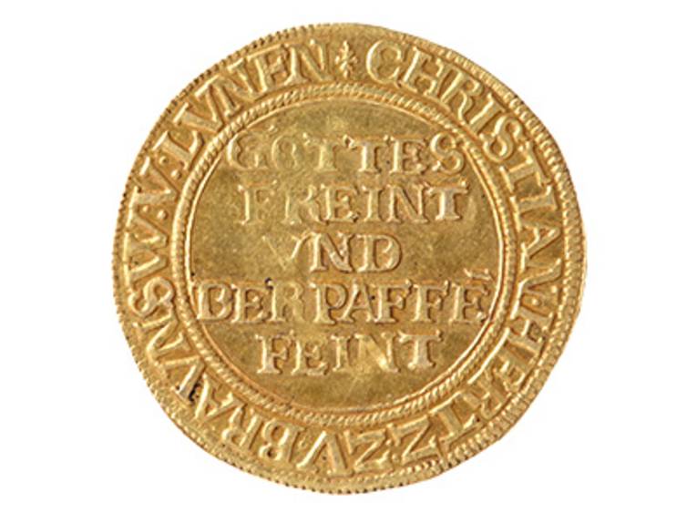 Der Pfaffenfeindtaler, gelegentlich auch als Gottesfreundtaler bezeichnet, ist eine Spottmünze, die Christian von Braunschweig-Wolfenbüttel während des Dreißigjährigen Krieges prägen ließ. 