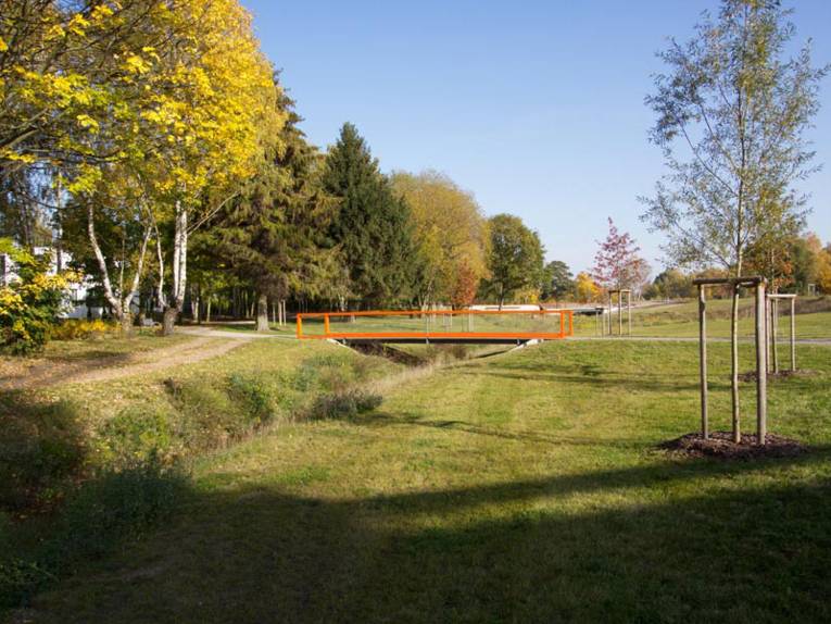 Brücke über ein Flüßchen im Wissenschafts- und Technologiepark Marienwerder