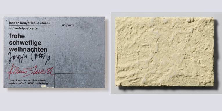 Joseph Beuys; Schwefelpostkarte, 1984 (Vorder- und Rückseite), Verzinktes Eisenblech, eine Seite mit Schwefel, eine Seite bedruckt
