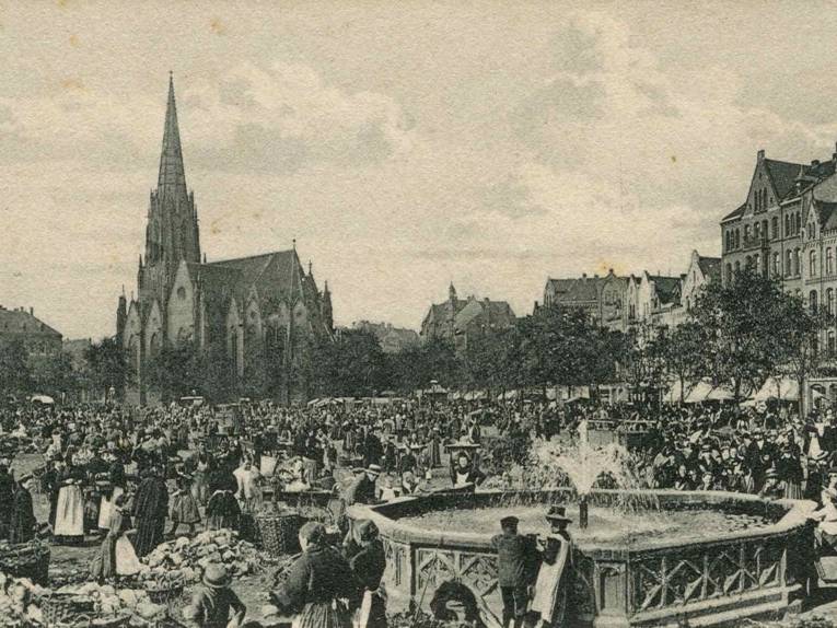 Markttreiben auf dem Klagesmarkt um 1900 in Blickrichtung Nordstadt