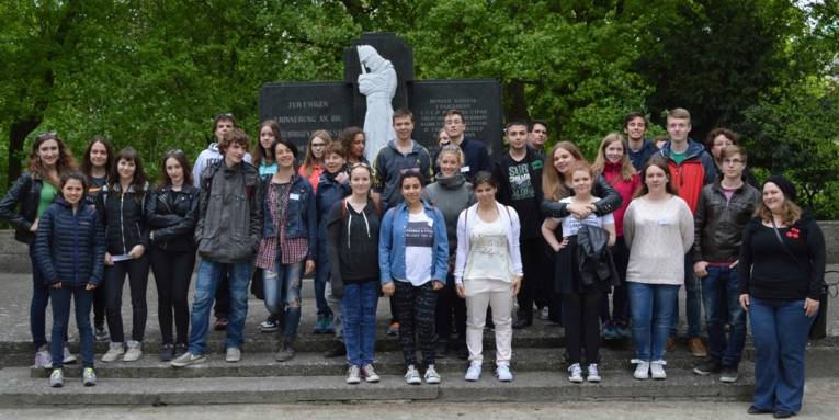 Internationale Jugendbegegnung im Mai 2015 am Ehrenfriedhof Maschsee-Nordufer