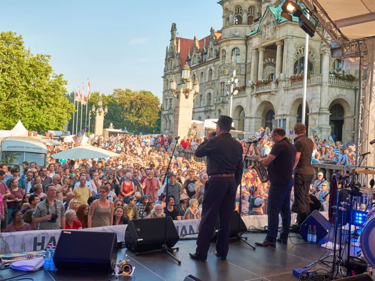 Großer Andrang herrschte an der Hauptbühne vor dem Neuen Rathaus.