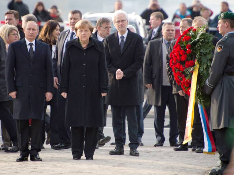  Kranzniederlegung am Ehrenmal für die Opfer des Nazi-Regimes in Hannover