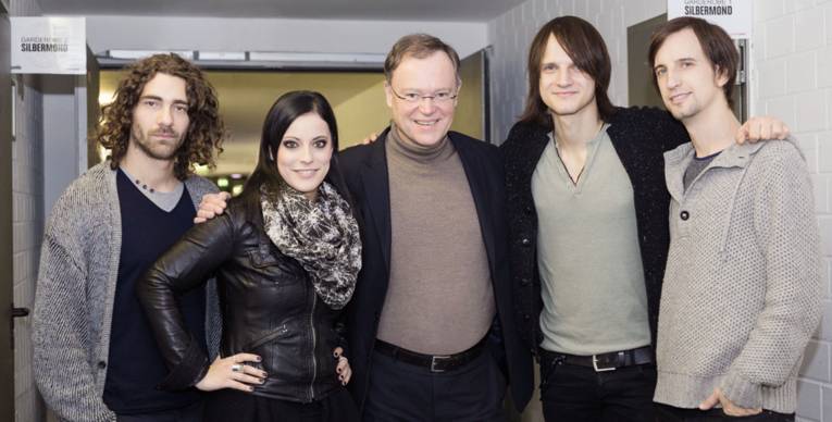 Andreas Nowak (Drums), Stefanie Kloß (Gesang), Oberbürgermeister Stephan Weil, Thomas Stolle (Gitarre), Johannes Stolle (Bass)

