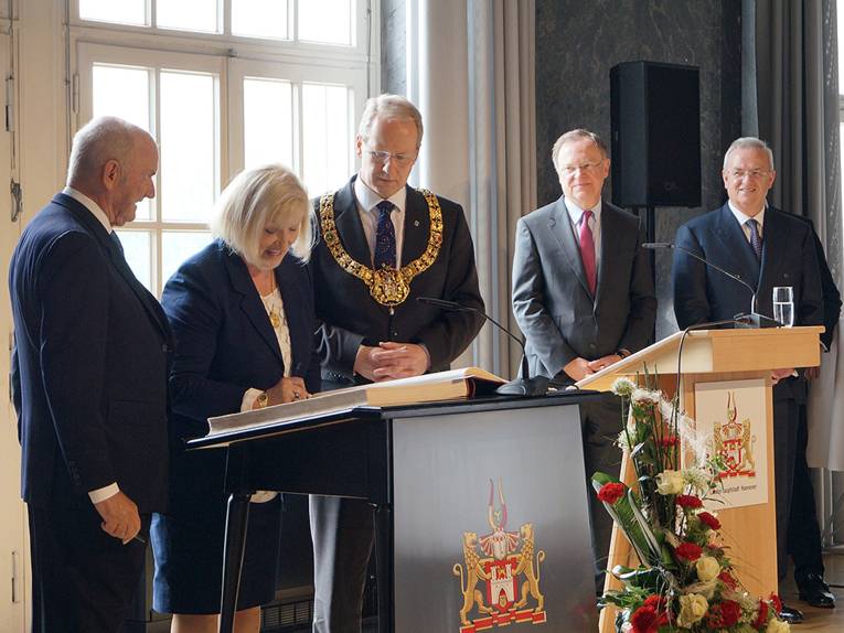 Ferdinand und Ursula Piëch, Stefan Schostok, Stephan Weil und Martin Winterkorn im Mosaiksaal